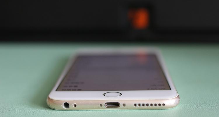 新iPhone与旧iPhone一键换机（便捷迁移、零数据丢失，体验更流畅的智能手机生活）