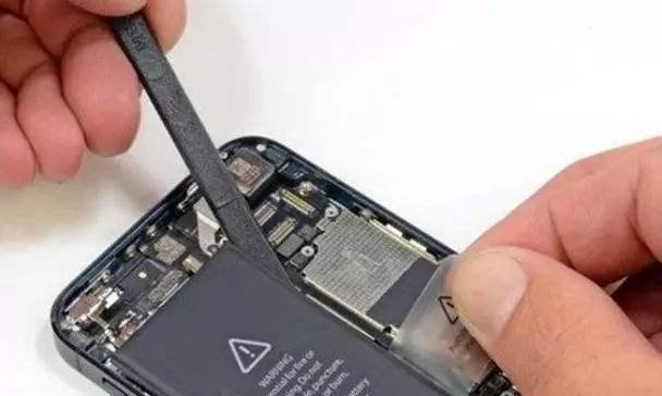 如何保养iPhone电池，延长使用寿命？（掌握这些关键技巧，让你的iPhone电池更耐用！）