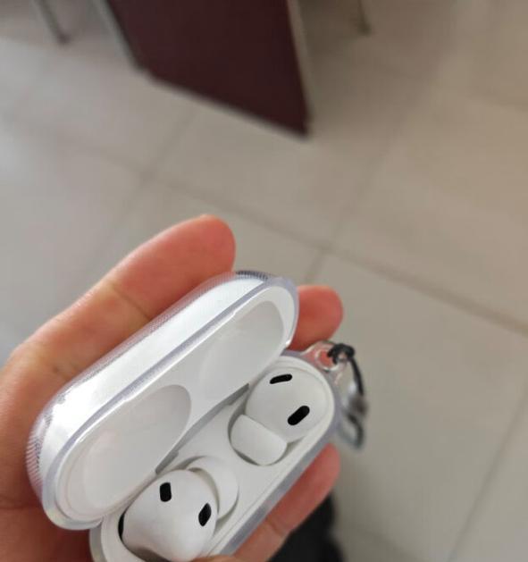 如何辨别真假AirPods（一眼看穿真假，别让劣质品侵扰你的音乐之旅）