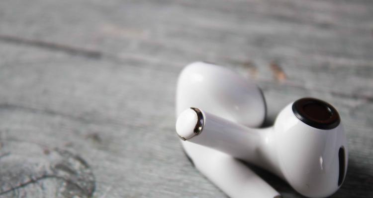 airpods3充电盒正确充电方法（了解耳机的正确充电方式）