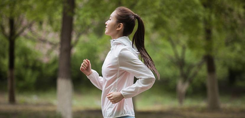 跑步机爬坡引发大腿根疼痛问题的原因及解决方法（减少大腿疼痛）